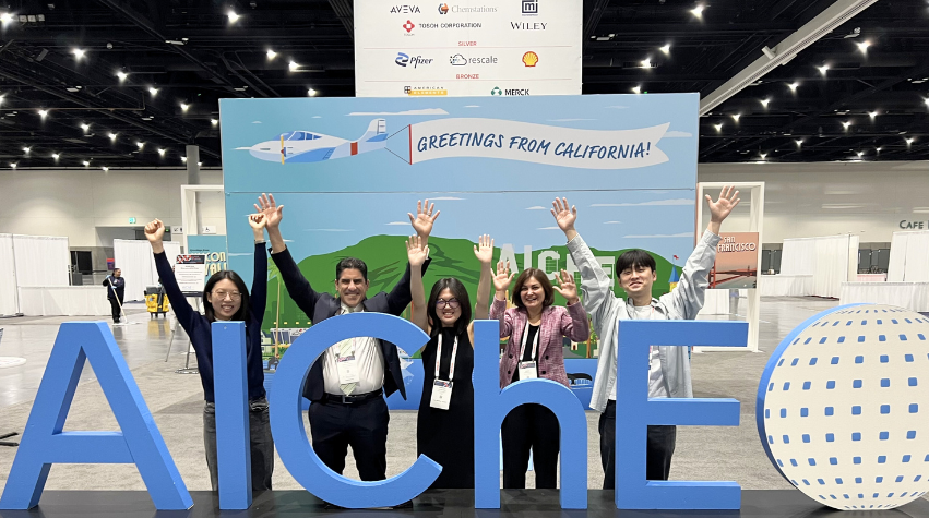Rafael (second from left) at the 2024 AIChE Annual meeting with four members of his group. 