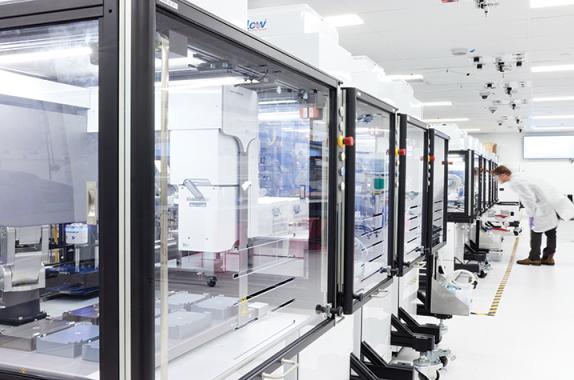 Photo: Ginkgo’s flexible laboratory automation system incorporates so-called unit operations for molecular biology. The system is monitored and controlled by Catalyst ACS, the company’s web-based automation control software. Image courtesy of Ginkgo Bioworks.