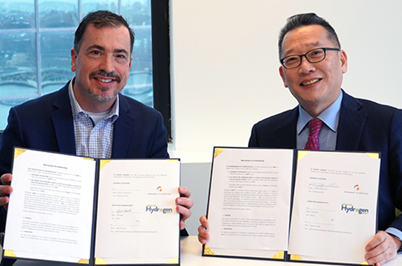 Nick Barilo (left), Director of the Center for Hydrogen Safety, and Seong In (Steven) Kim (right), President and CEO of South Korea’s Gangwon Technopark, participated in the MoU signing on January 13, 2020. (Photo: Sonja Bradfield)