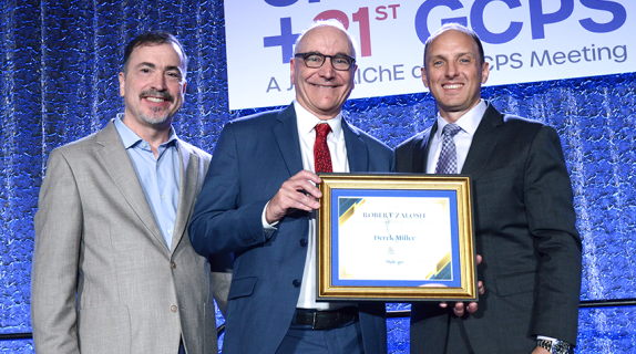 Derek Miller (center), Global Process Safety Director at Air Products, received the Robert Zalosh Hydrogen Safety Excellence Award from the Center for Hydrogen Safety (CHS). He was congratulated by Nick Barilo (left), Executive Director of CHS; and Victor Bohnert (right), AIChE’s Interim CEO.