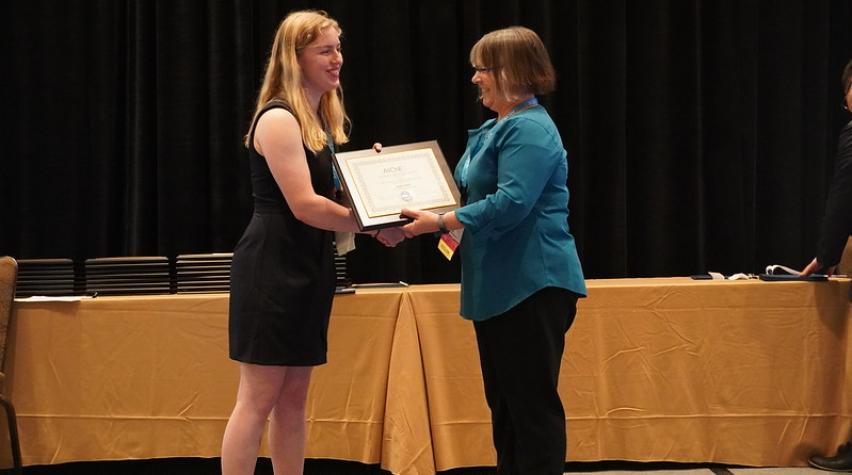 AIChE president Kimberly Ogden presented Jayme Currie with the John J. McKetta Undergraduate Scholarship award at the AIChE 2019 Annual Student Conference. 